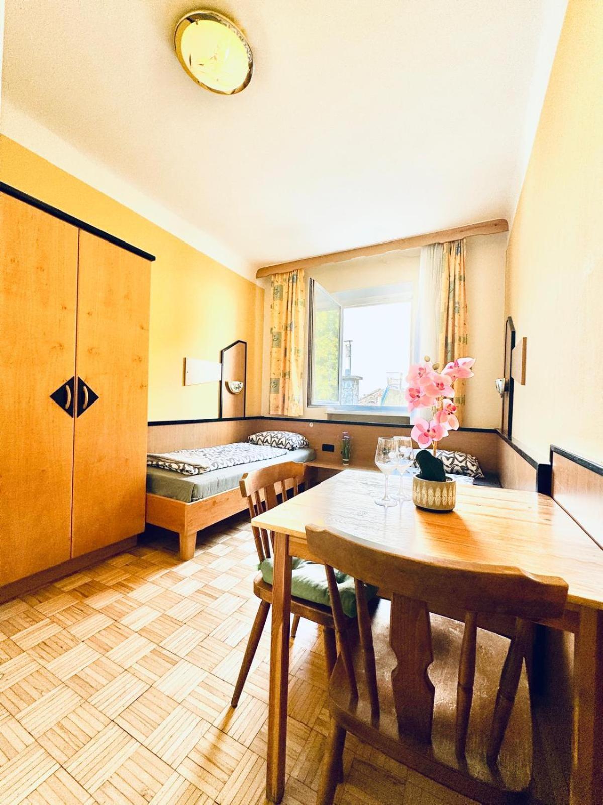 Affordable Central Rooms, 10-Min To Lugner City Вена Экстерьер фото
