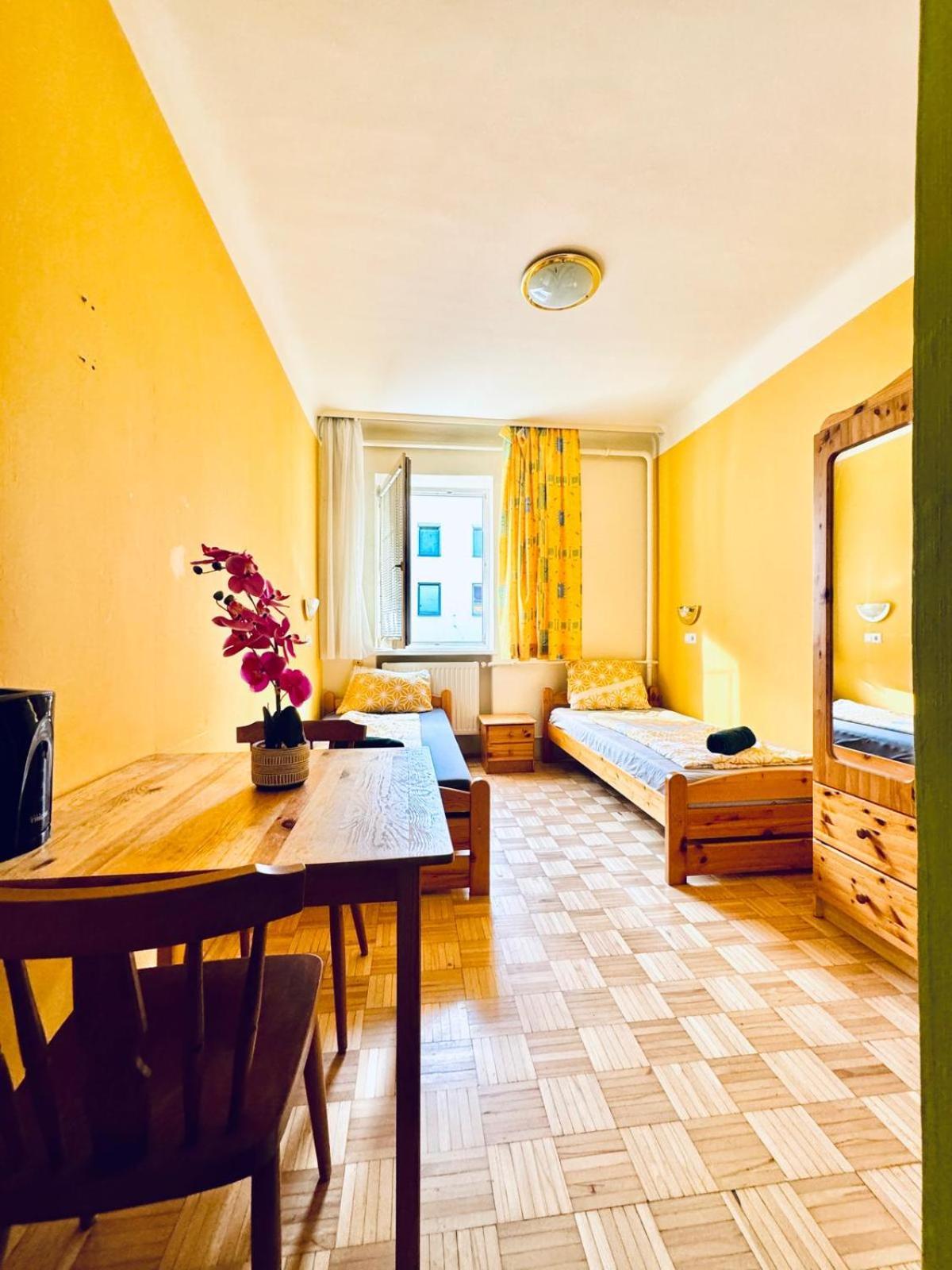 Affordable Central Rooms, 10-Min To Lugner City Вена Экстерьер фото
