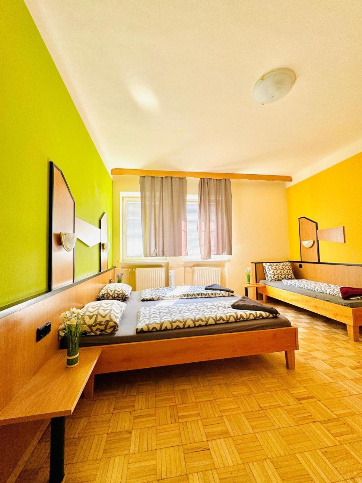 Affordable Central Rooms, 10-Min To Lugner City Вена Экстерьер фото