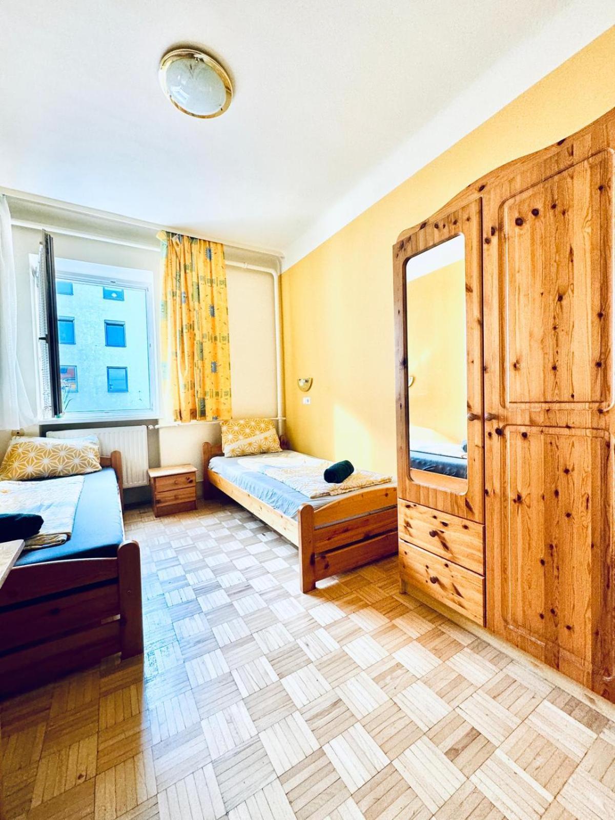 Affordable Central Rooms, 10-Min To Lugner City Вена Экстерьер фото