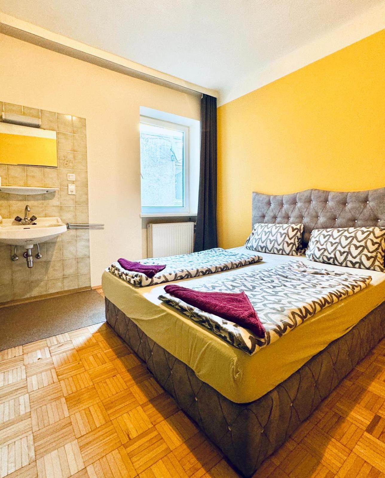 Affordable Central Rooms, 10-Min To Lugner City Вена Экстерьер фото